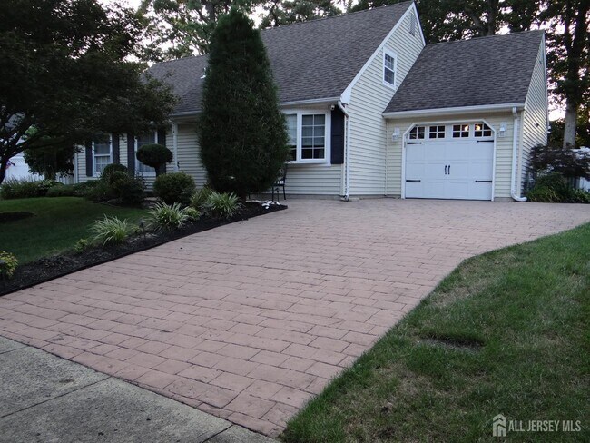 Building Photo - 514 Leawood Ave