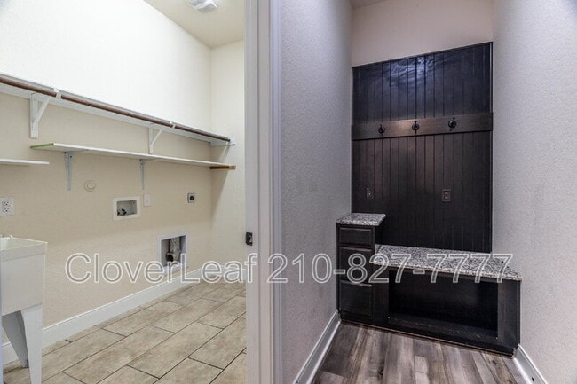Building Photo - 908 Sussex Cove