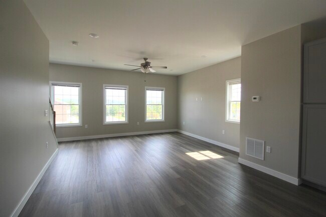 Building Photo - 101 WILLOWSTONE Ct