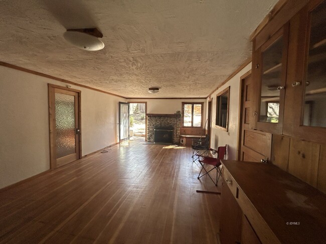 Building Photo - 1Bd/1Ba Cabin on .31 Acres for Rent Near Town