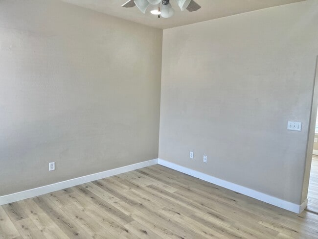 Building Photo - West Park Town House #55