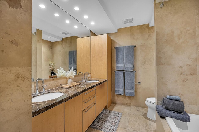 Building Photo - 7127 E Rancho Vista Dr