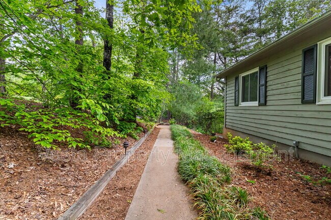 Building Photo - 857 Reems Creek Rd
