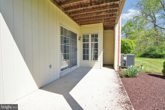 Building Photo - 325 Westridge Cir