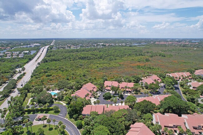 Building Photo - 204 Sea Oats Dr