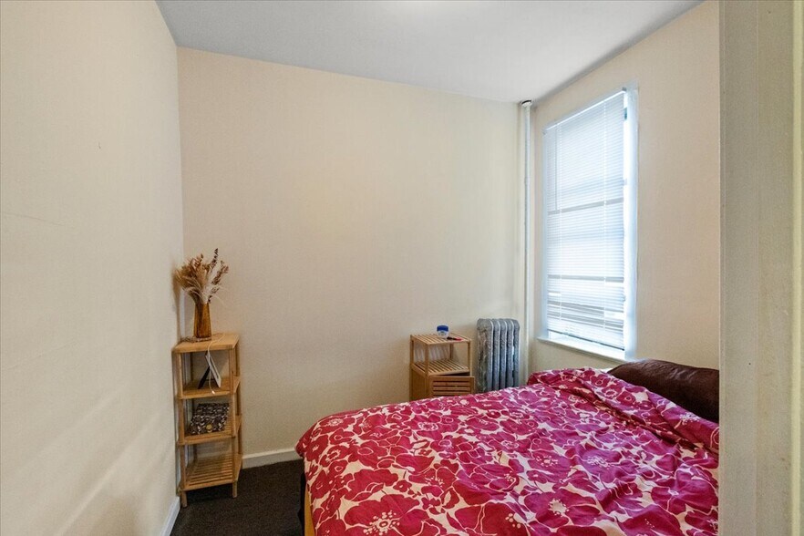 Building Photo - 5020 S Blackstone Ave