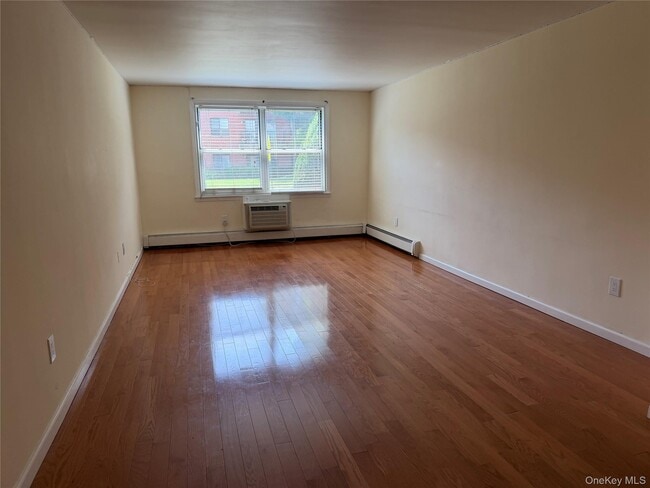 Building Photo - 130 S Park Ave