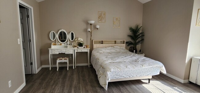 Building Photo - 7869 Ambassador Dr