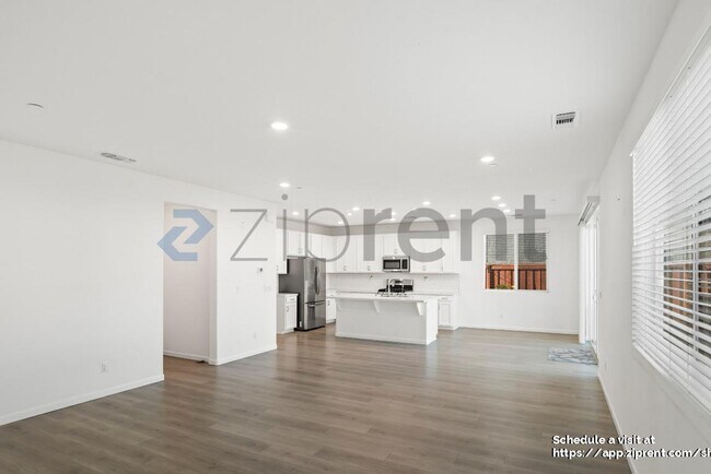 Building Photo - 861 Pipit St