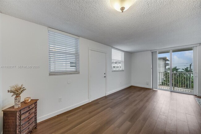 Building Photo - 1801 S Treasure Dr