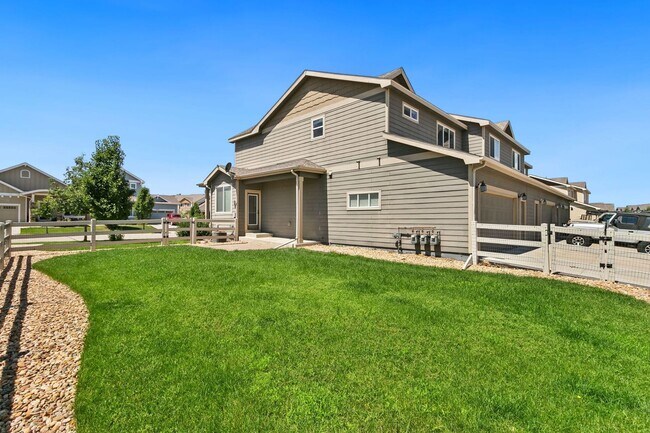 Building Photo - 3 Bedroom, 4 Bathroom, 2-Car Garage in Rig...