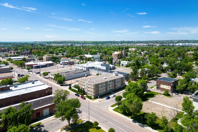 Building Photo - 925 1st Ave N