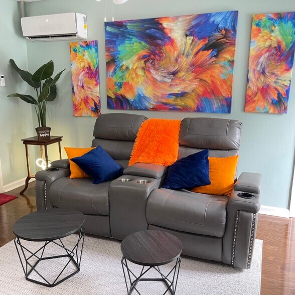 Experience luxury and entertainment in our exquisite living space with a state-of-the-art Roku-equip - 2171 Weatherstone Cir SE