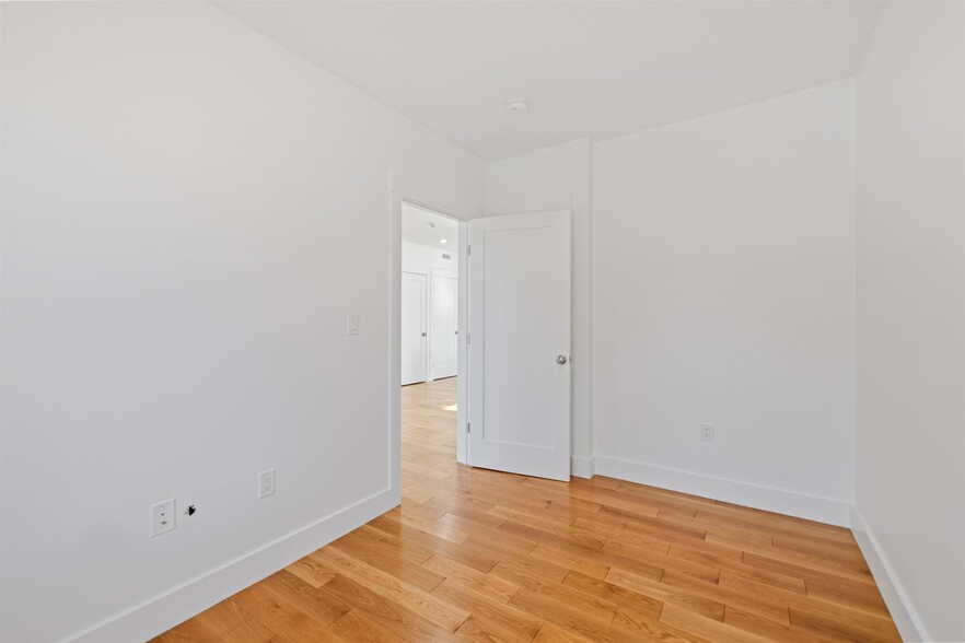 Building Photo - 386 Columbia St