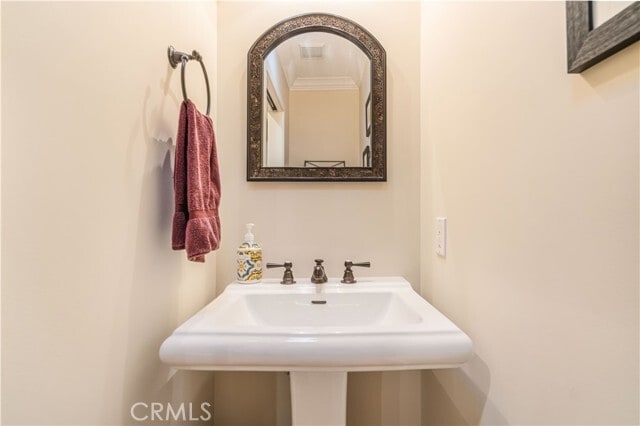 Building Photo - 5823 Vesper Ave