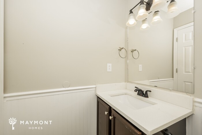 Building Photo - 233 Lake Forest Dr