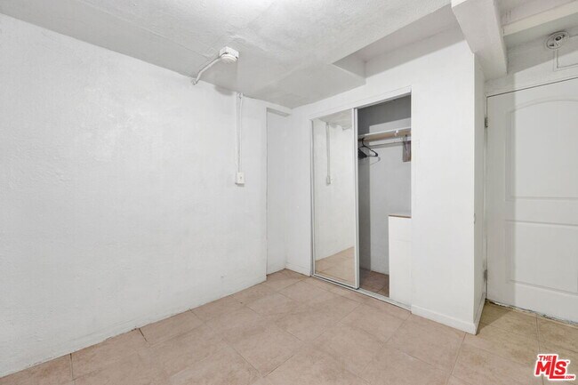 Building Photo - 225 E Garfield Ave