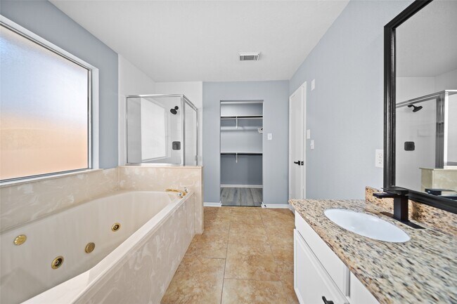 Building Photo - 6627 Greenhouse Rd