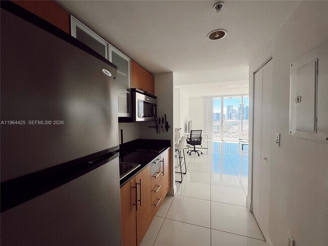 Building Photo - 1750 N Bayshore Dr