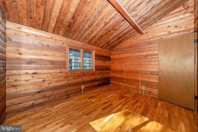 Building Photo - 305 Highview Rd