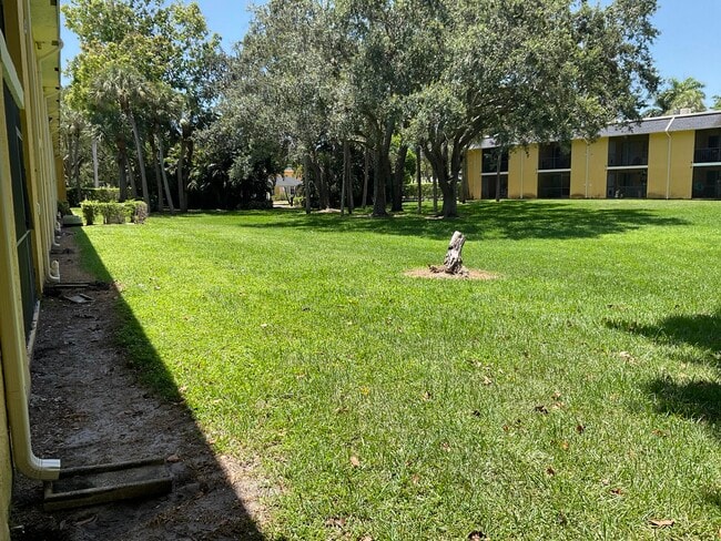 Building Photo - 310 Meadows Cir