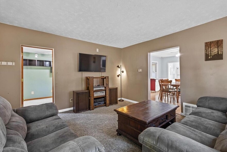 Building Photo - 1025 W 8th St