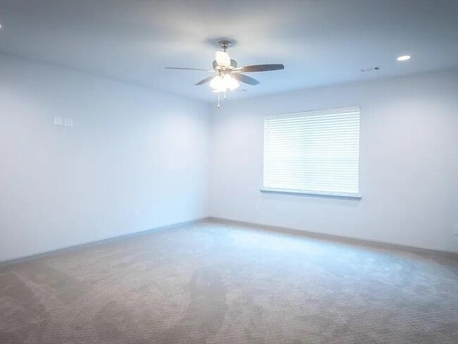 Building Photo - 4461 Hazeltine Dr