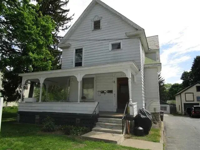 Building Photo - 88 Oak St