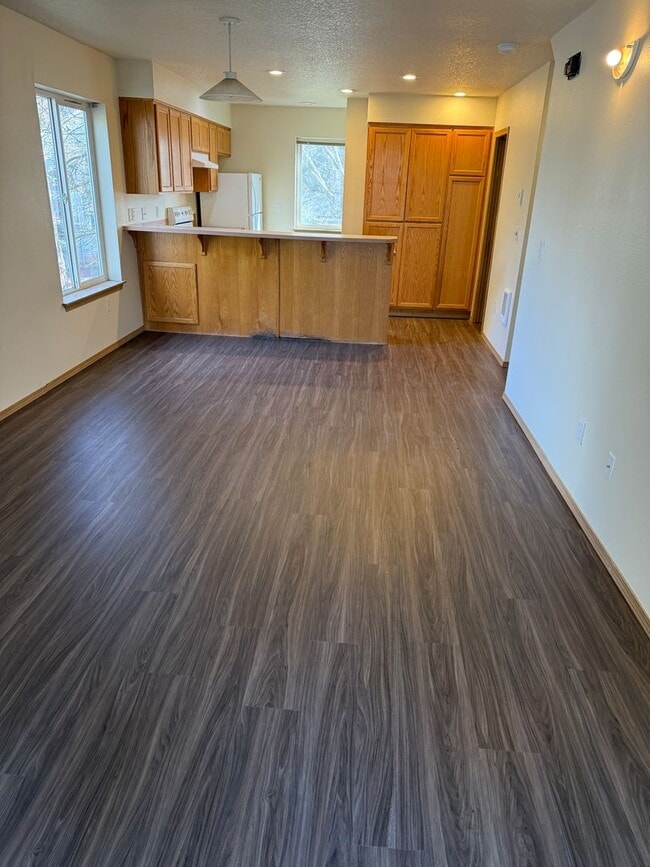 Building Photo - WMH150th03