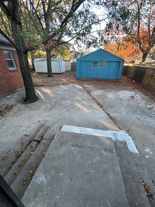 Building Photo - 1111 Lucille St