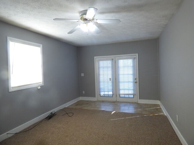 Building Photo - COMING SOON! Beautiful All Electric Townhome! Converted Garage, W/D, Small Pets Ok!
