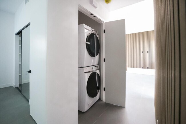 Building Photo - Fair Ave