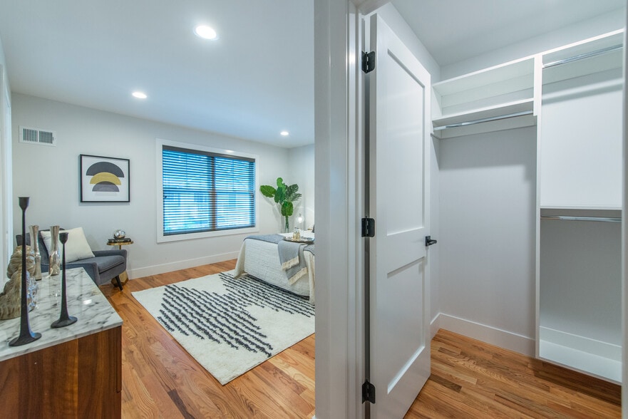 Building Photo - 360 Orange Rd