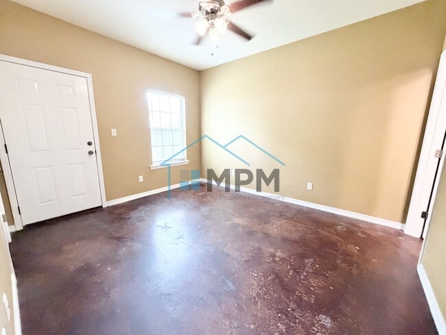 Building Photo - 122 Flagstone Dr