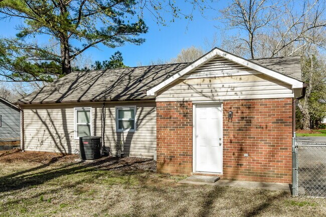 Building Photo - 6216 Bonnybrook Ln