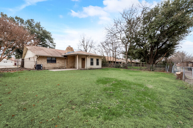 Building Photo - Gem in Garland