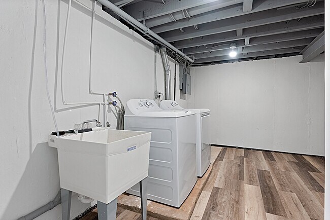 Building Photo - 409 Maiden Ln