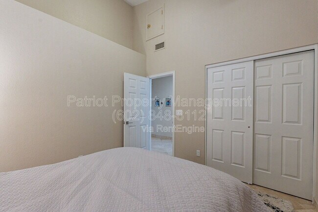 Building Photo - 9910 E Sutton Dr