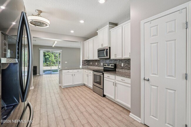 Building Photo - 404 Hepburn Rd