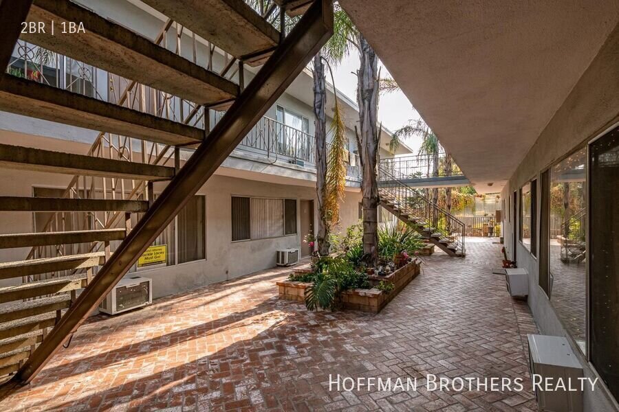 Building Photo - 4000 Sequoia St