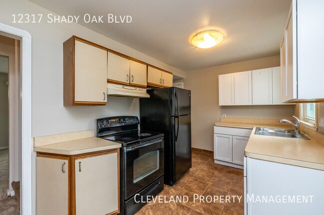 Building Photo - Updated Garfield Hts Bungalow