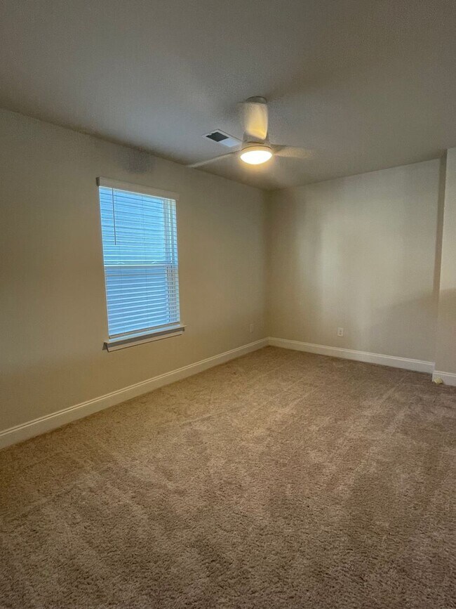 Building Photo - 1520 Henderson Pt Aly