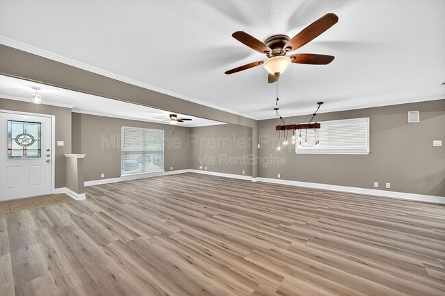 Building Photo - 112 S Wood Ave