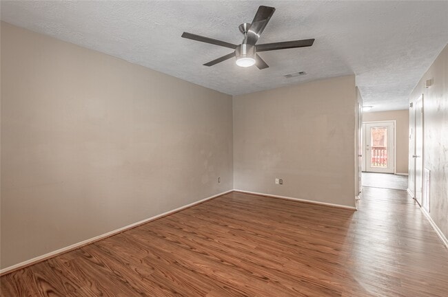 Building Photo - 2521 Crosstimbers Dr