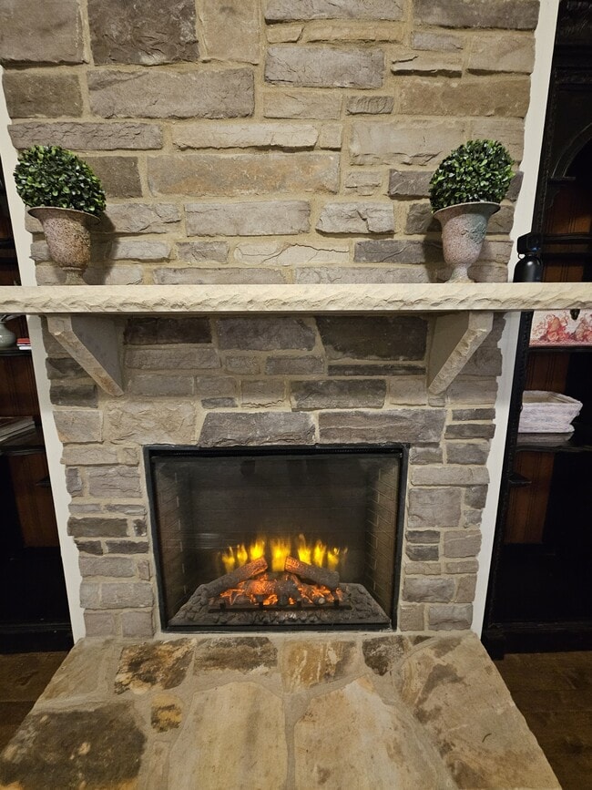 Building Photo - 202 Ermon Ct