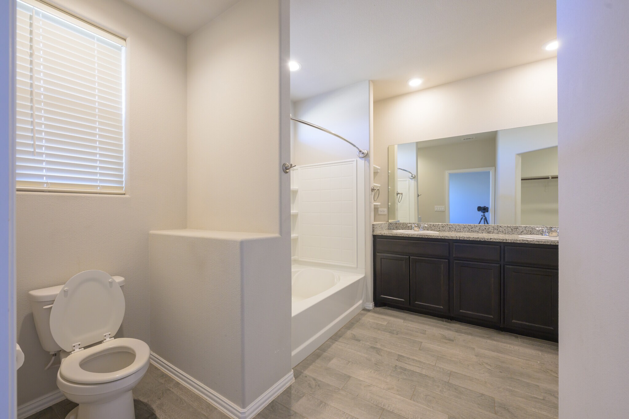 Building Photo - 6900 Brite Rd