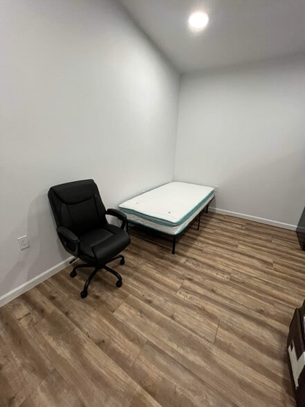 Building Photo - 268 Meadowbrook Dr