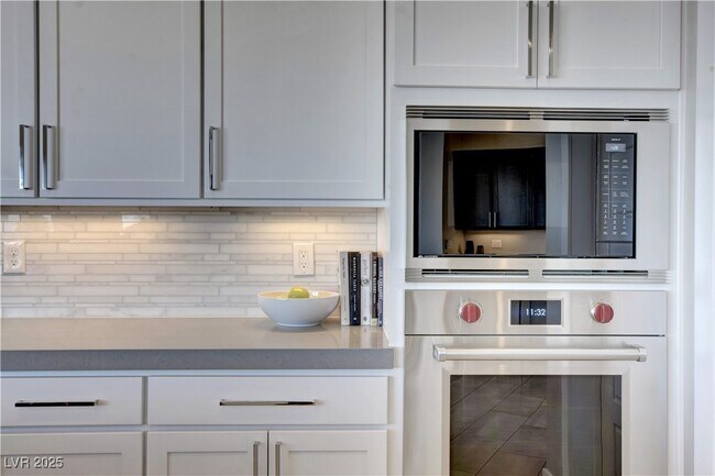 Building Photo - 6300 Clovis Point St