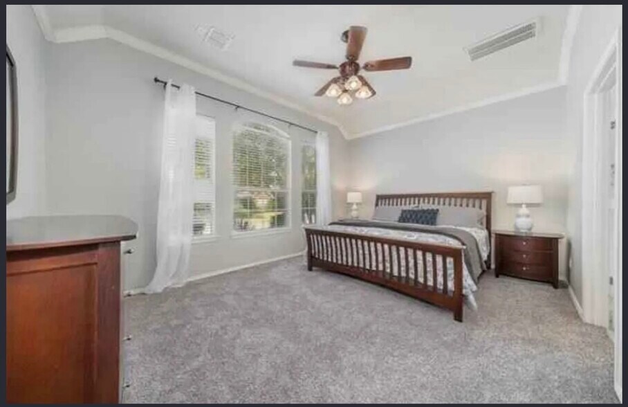 Building Photo - 2716 Zoeller Dr