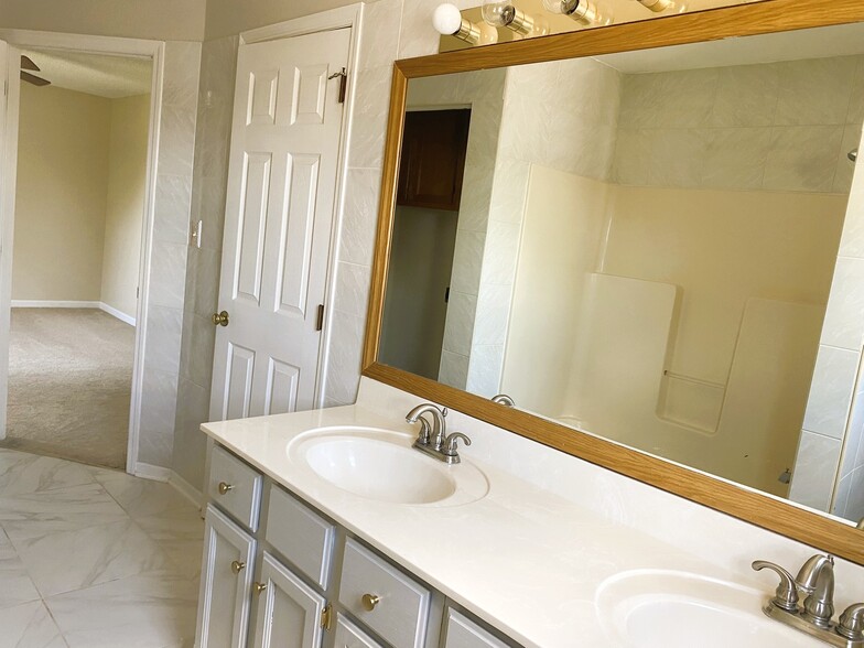 Building Photo - 3558 Winthrop Dr